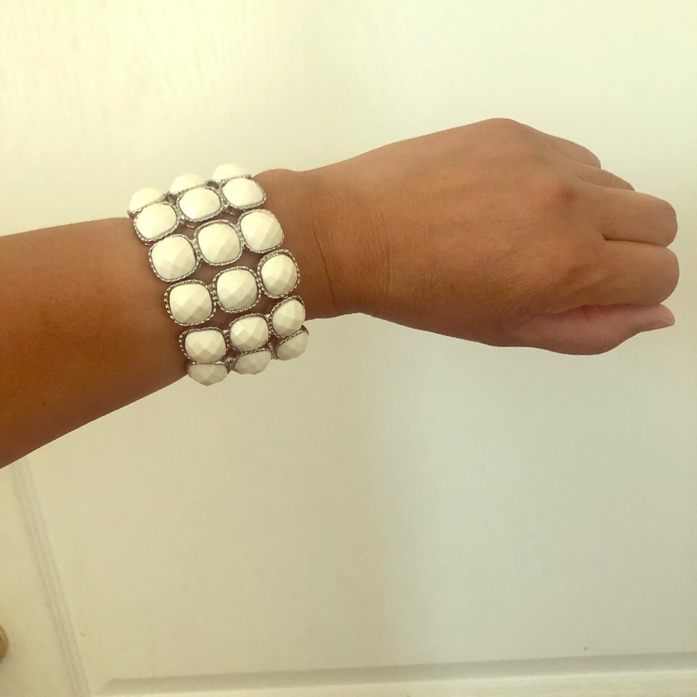 Fashion Jewelry White Stone Stretchable Bracelet - Picture 1 of 5
